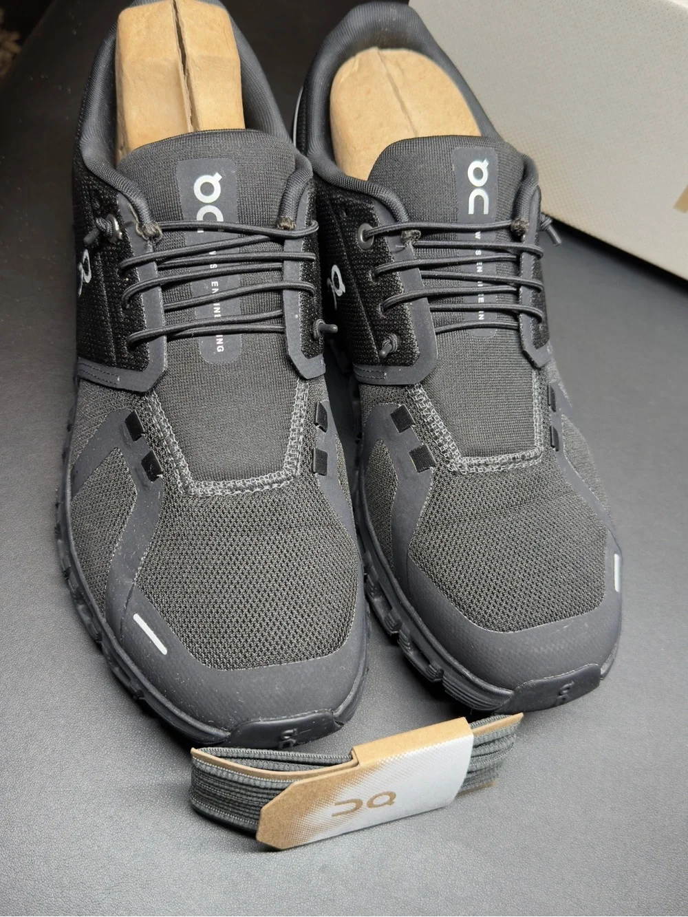 On Running mens/womens Cloudventure Waterproof Athletic Shoes - Black
